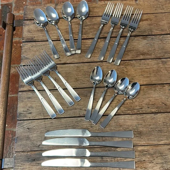 Pfaltzgraff  Danford 20-Piece Stainless Steel Flatware Set - Picture 3 of 4